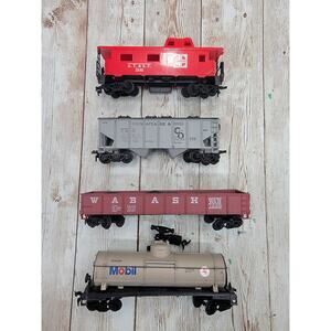 Lot of 4 American Flyer WAB Freight Cars, Mobil Gas. AT&SF HO Scale